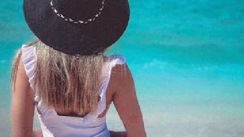 Girl Boss in HD - Alexis Crystal