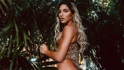 Alexa Flexy gets more anal training with huge cocks SZ2169 BTS