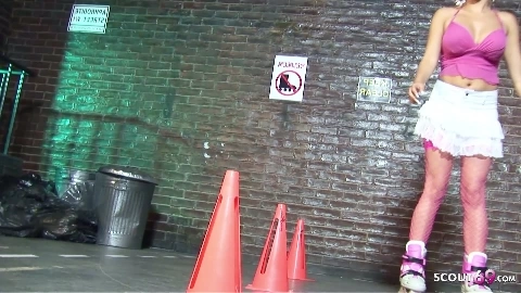 Hot Bombshell Rollergirl MILF Rough Fuck by Big Dick Gu