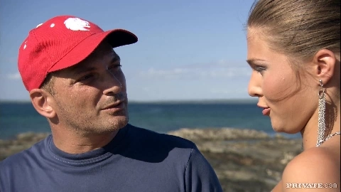 Olivia La Roche Sucks a Dick on the Beach to Receive a