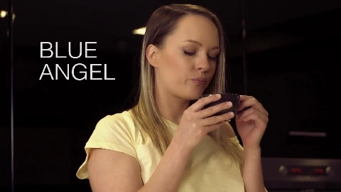 Hot Interracial Lesbian Sex In The Morni - A Girl Knows