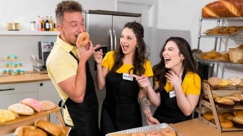 Biz Up Front, Party In The Back - Lily Lou & Maddy May