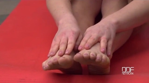 Sensual Yoga instructor Mia Malkova gets deep pussy penetration GP448