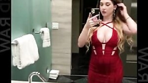 Dylann Vox and Sommer Isabella share the giant black co 4