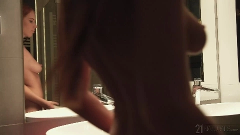 Freshand Frisky - Toby, Holly Molly - 21EroticAnal