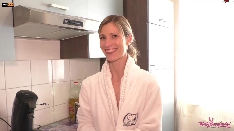 Im frisch rasierten Arsch der Frau N - Melanie Schwiger