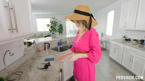 Gigi Dior You Must Be Made Of Sugar - PervMom