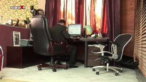 Alysa Gap - The Secretary That Loves Anal Fisting