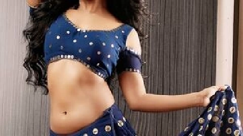 Sexy Babe Kiara Stretches Her Butthole With a Big Dick