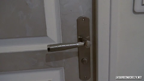 Kira And Alba Who Will Take Over Th - JacquieEtMichelTV