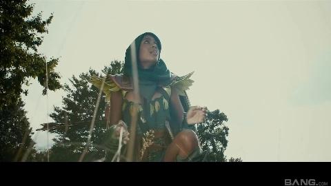 Sex crazed nymphs Eveline Dellai, Lady Dee and Blue ravage a lost traveler