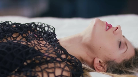 I like to play to tease in 4K - Rebecca Volpetti