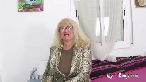 Boy toys like 'em grannies. Mrs. Fina comes back and she's on the hunt of a new rookie: she's gonna eat him! in HD - Senora Fina