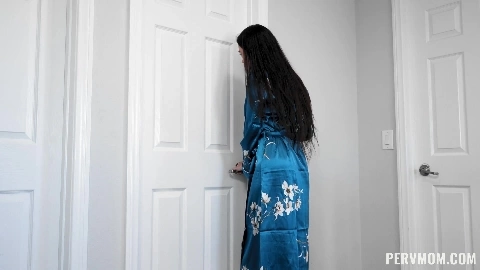 Angelina Moon - PervMom