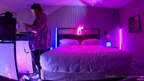 BTS DJ Scene With Van Wylde - Ellie Nova