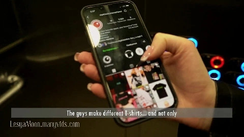 I met a hot bitch in a MYDRIASIS T-shirt in the elevator - Lesya Moon