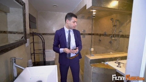 Family Fuck Lessons [HD Porn] - Kira Perez