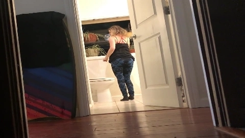 Milf Lets Teen Voyeur Fuck Her Pussy - Erin Electra