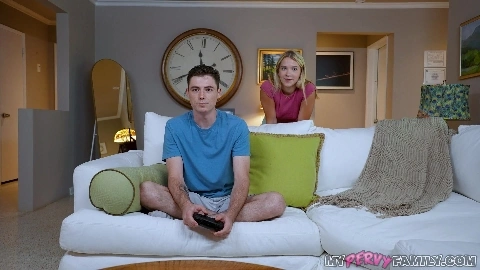 MyPervyFamily - Becky Summer - My Gamer Stepsister Wants A Turn Too