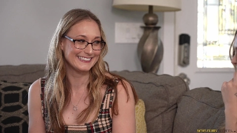 Molly Little & Ophelia Kaan Horny Threesome