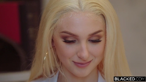 blonde witj stret1chwd pussy