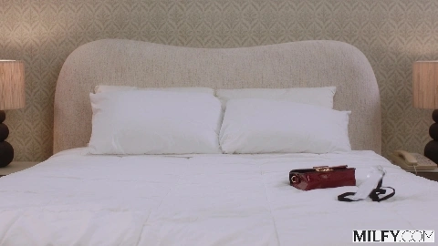 Milfy - Taylor Vixxen - Foxy Blonde MILF Gets Her Pussy Worked Out In Hot Threesome