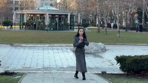 JacquieEtMichelTV - Nelly Kent - 28 years old, a little bombshell in love with France!