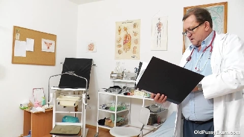 Carmelita - OldPussyExam